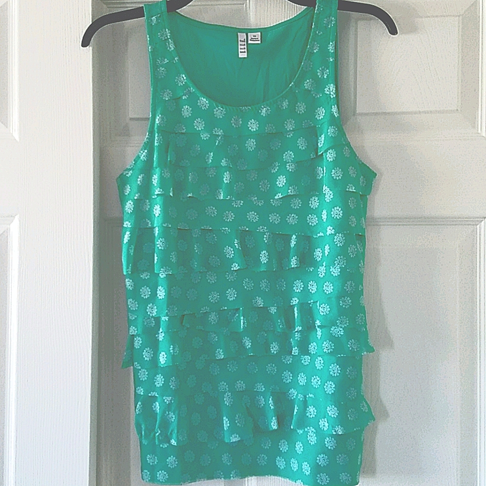 Summer sleeveless ruffled top